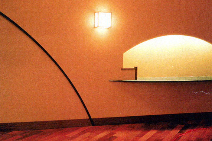 旅館入口のインテリアデザイン、掘り込み照明の壁